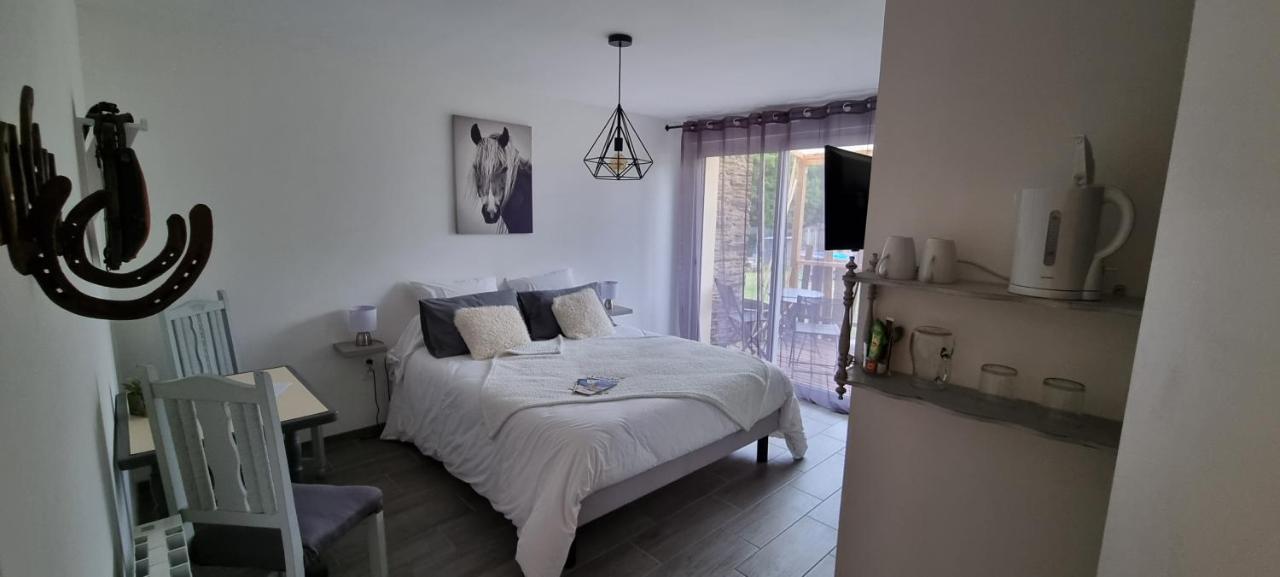Bed and Breakfast La Bergerie Du Mesnil Livry  Экстерьер фото